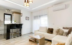Luxury Apartment With Private Parking